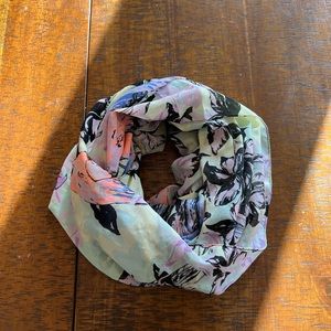 HM printed infinity scarf